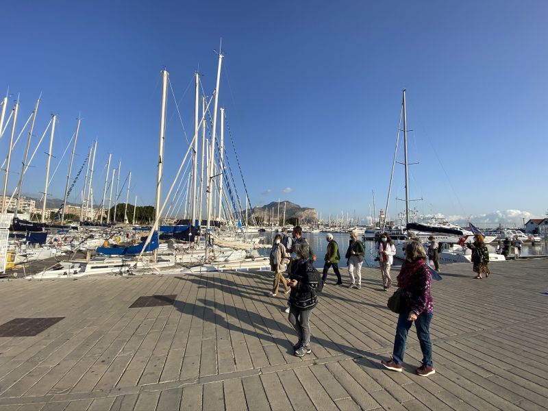 Passeggiata alla Cala di Palermo, oggi porto turistico [Foto: Maria Teresa Natale, CC BY NC SA]