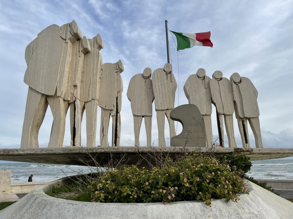 Francavilla al Mare: Monumento ai Caduti del Mare [Foto: Associazione culturale GoTellGo / CC BY NC SA, by Maria Teresa Natale]